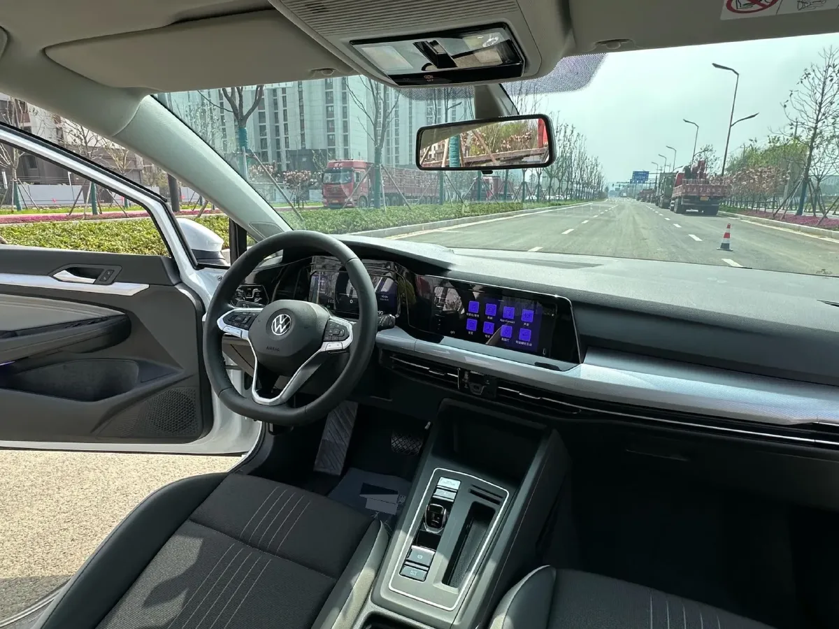 2023 Volkswagen Golf 1.4T 150HP L4 7DCT,autocango,china used car exporter,china ev exporter,chinese used car exporter,chinese used ev exporter