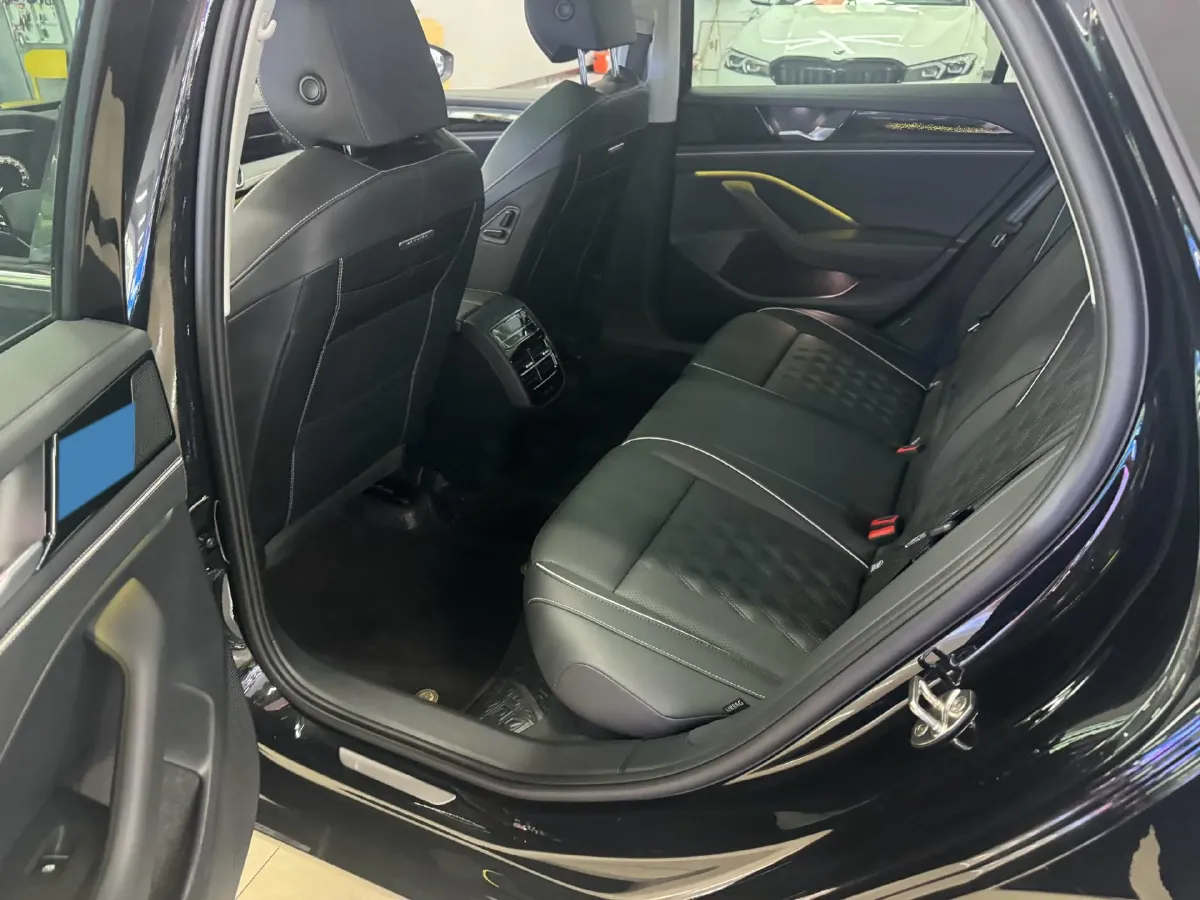 2024 Volkswagen Magotan 2.0T 220HP L4 7DCT,autocango,china used car exporter,china ev exporter,chinese used car exporter,chinese used ev exporter
