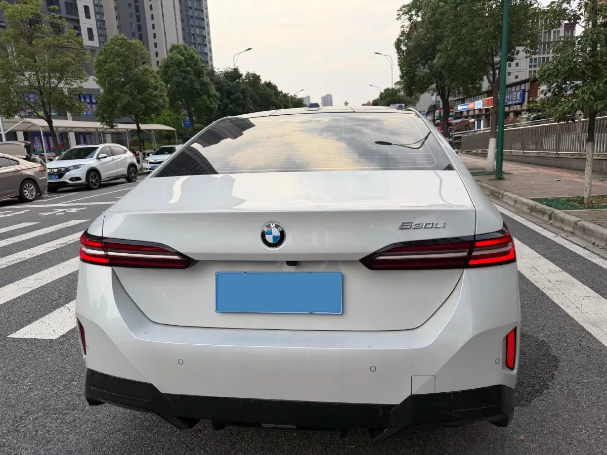 2025 BMW 5 Series 2.0T 258HP L4 8AT,autocango,china used car exporter,china ev exporter,chinese used car exporter,chinese used ev exporter