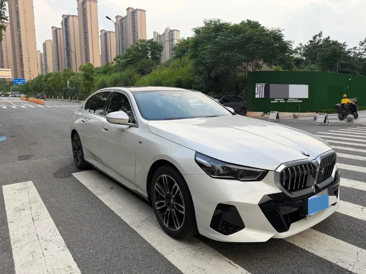 2025 BMW 5 Series 2.0T 258HP L4 8AT,autocango,china used car exporter,china ev exporter,chinese used car exporter,chinese used ev exporter