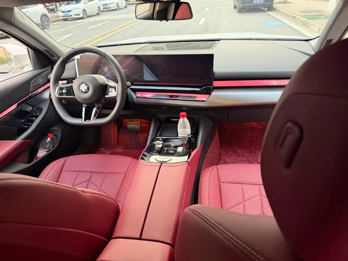 2025 BMW 5 Series 2.0T 258HP L4 8AT,autocango,china used car exporter,china ev exporter,chinese used car exporter,chinese used ev exporter