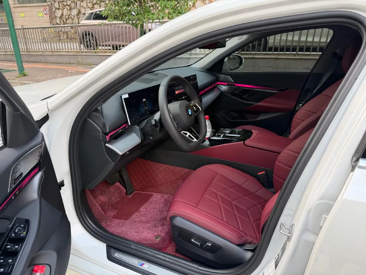 2025 BMW 5 Series 2.0T 258HP L4 8AT,autocango,china used car exporter,china ev exporter,chinese used car exporter,chinese used ev exporter