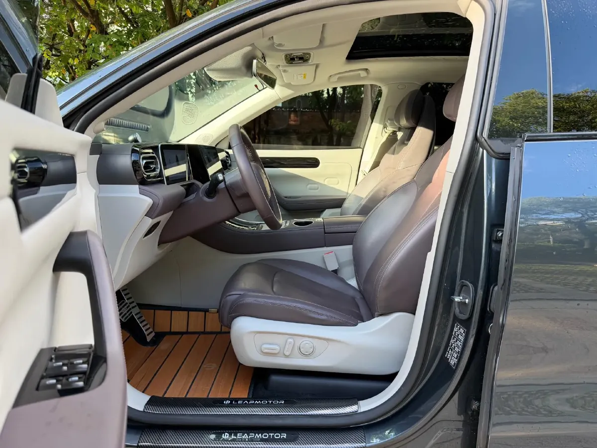 2023 Leapmotor C11 Range Extended 131HP REEV 43.74KWH,autocango,china used car exporter,china ev exporter,chinese used car exporter,chinese used ev exporter