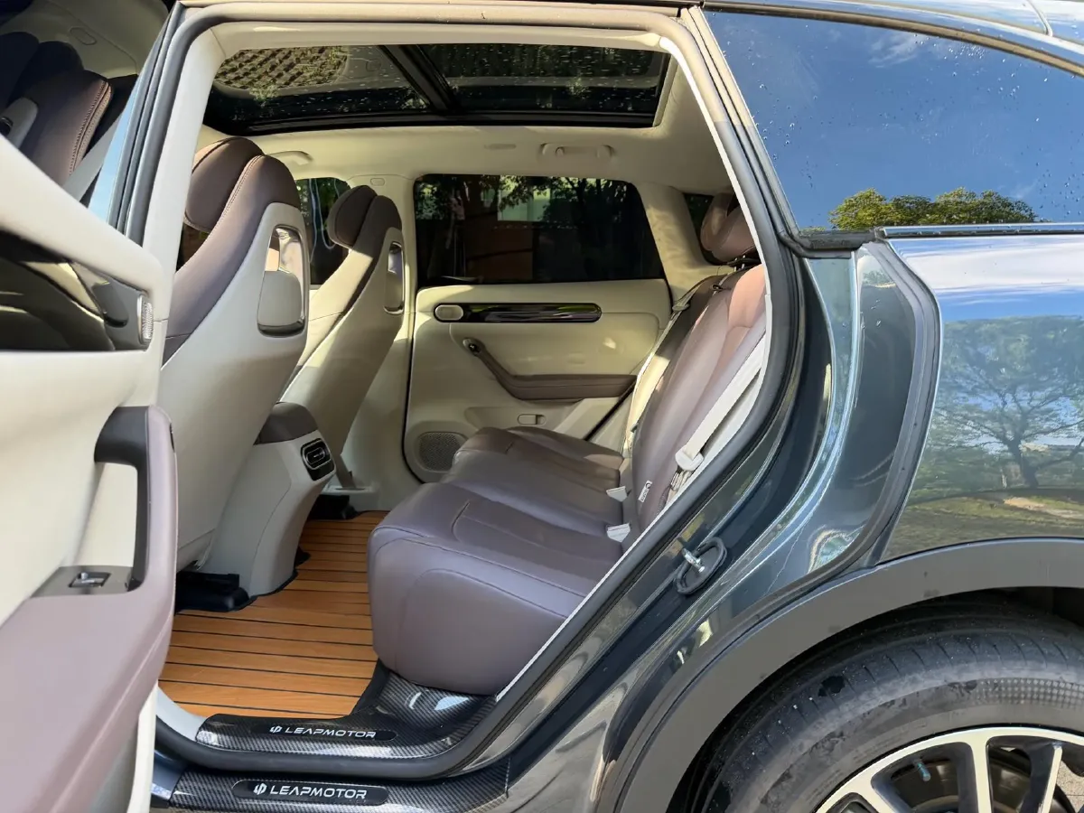 2023 Leapmotor C11 Range Extended 131HP REEV 43.74KWH,autocango,china used car exporter,china ev exporter,chinese used car exporter,chinese used ev exporter