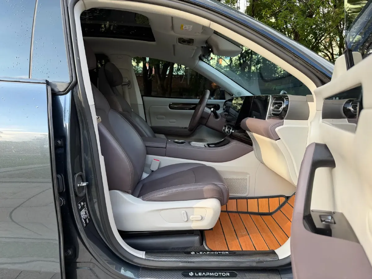 2023 Leapmotor C11 Range Extended 131HP REEV 43.74KWH,autocango,china used car exporter,china ev exporter,chinese used car exporter,chinese used ev exporter
