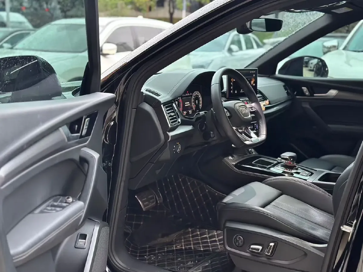 2024 Audi Q5L 2.0T 245HP L4 7DCT,autocango,china used car exporter,china ev exporter,chinese used car exporter,chinese used ev exporter