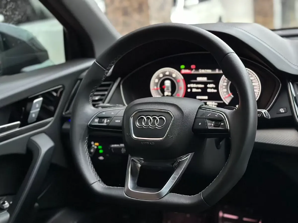 2024 Audi Q5L 2.0T 245HP L4 7DCT,autocango,china used car exporter,china ev exporter,chinese used car exporter,chinese used ev exporter