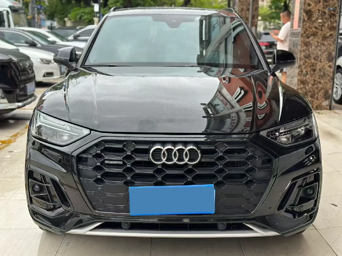 2024 Audi Q5L 2.0T 245HP L4 7DCT,autocango,china used car exporter,china ev exporter,chinese used car exporter,chinese used ev exporter