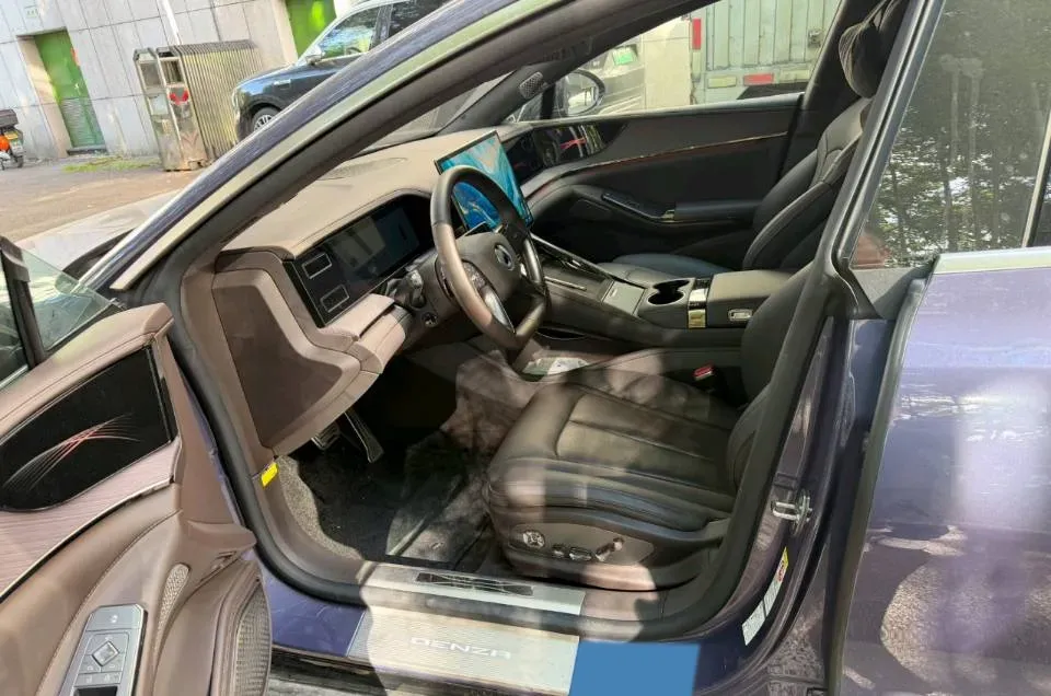 2024 Denza DenzaZ9 2.0T 207HP L4 E-CVT PHEV 38.5KWH,autocango,china used car exporter,china ev exporter,chinese used car exporter,chinese used ev exporter