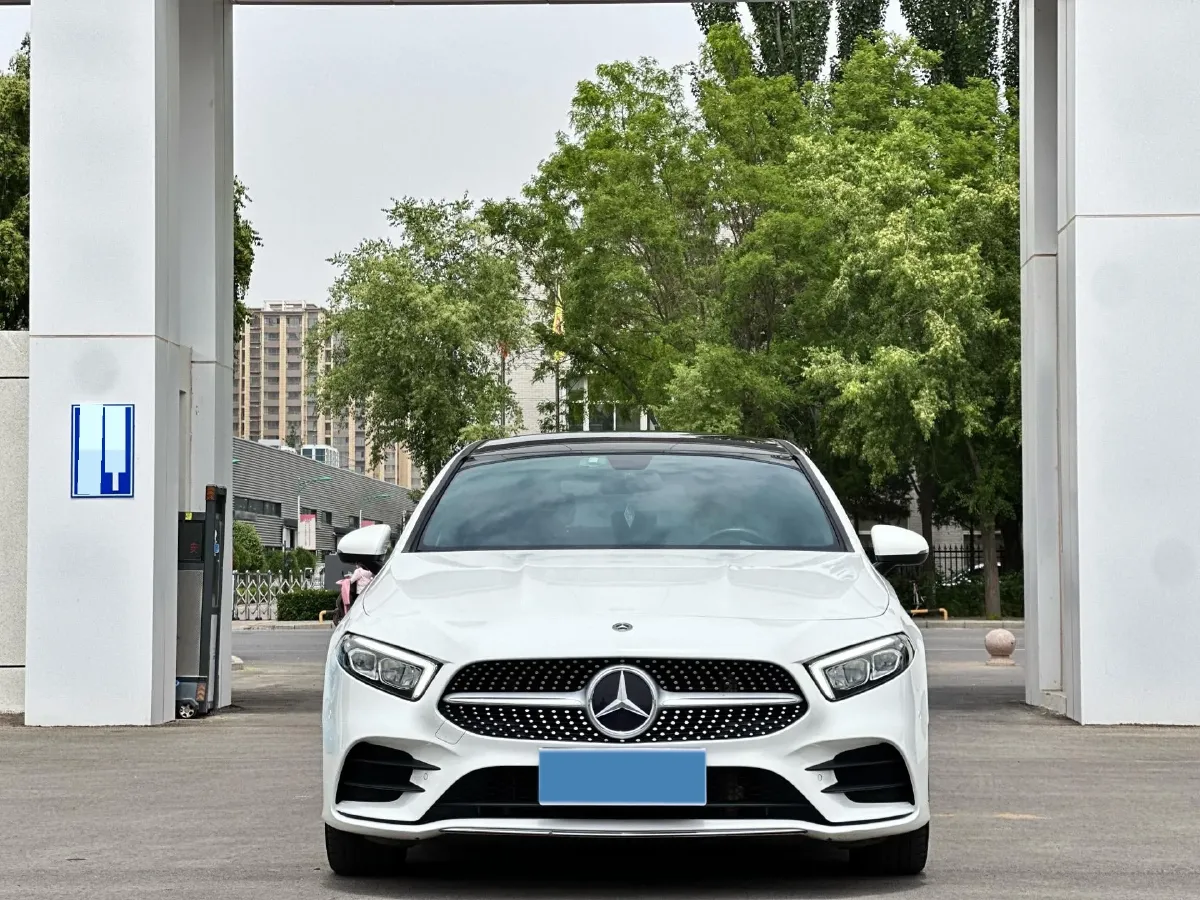 2022 Mercedes-Benz A Class 1.3T 163HP L4 7DCT,autocango,china used car exporter,china ev exporter,chinese used car exporter,chinese used ev exporter