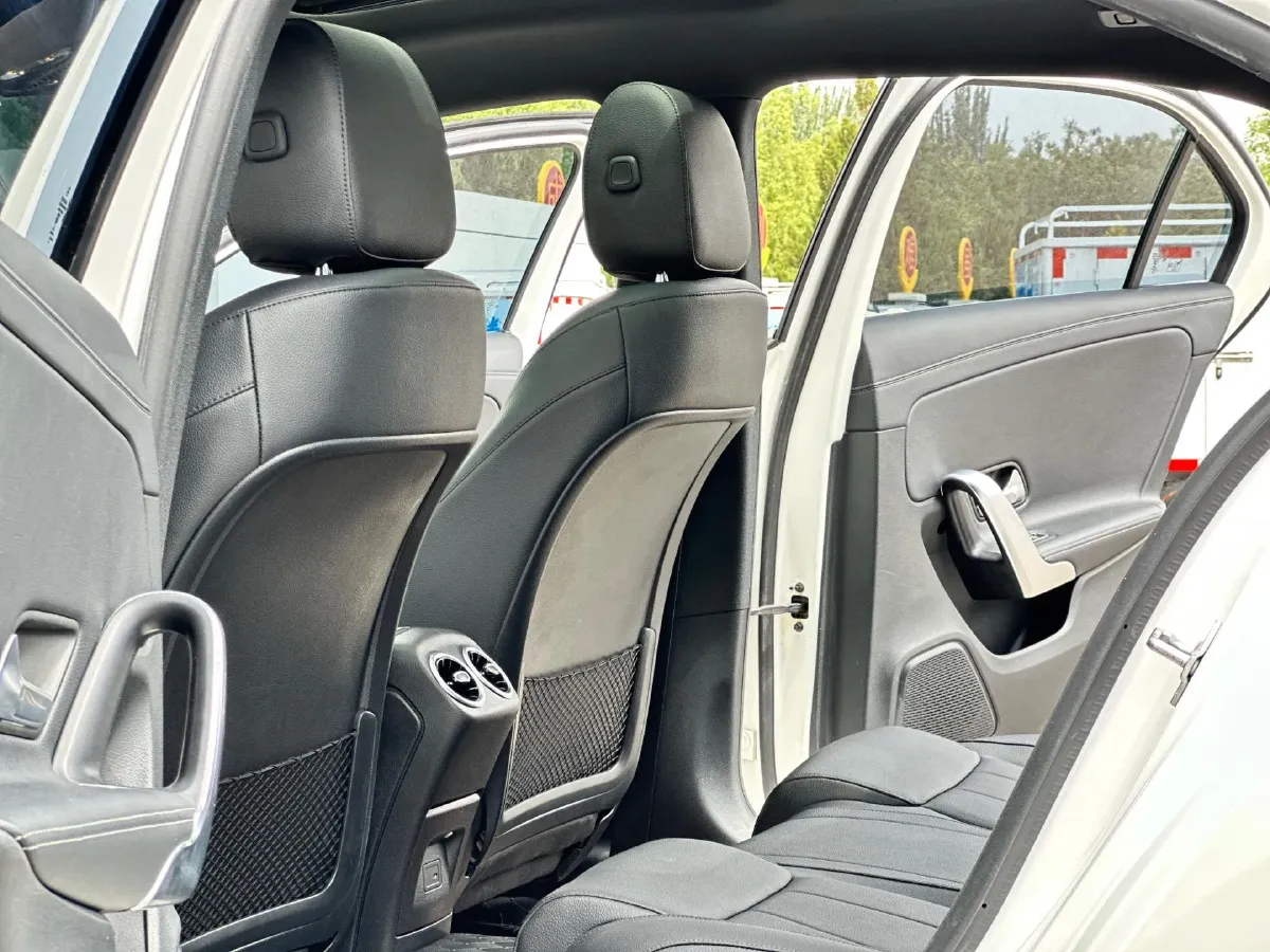 2022 Mercedes-Benz A Class 1.3T 163HP L4 7DCT,autocango,china used car exporter,china ev exporter,chinese used car exporter,chinese used ev exporter