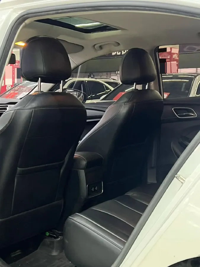 2020 Roewe i5 1.5L 120HP L4 CVT,autocango,china used car exporter,china ev exporter,chinese used car exporter,chinese used ev exporter