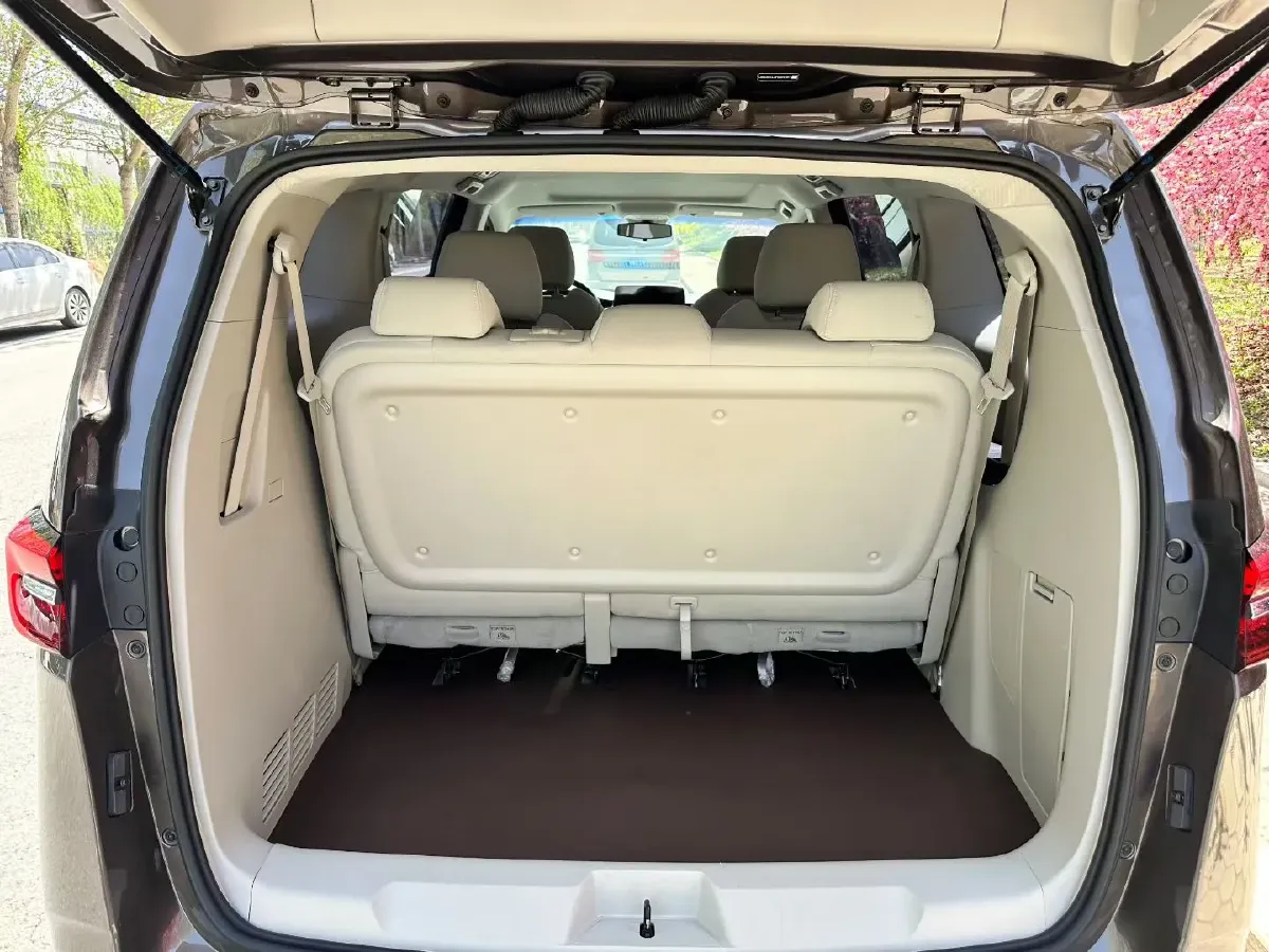 2023 Buick GL8 2.0T 237HP L4 9AT,autocango,china used car exporter,china ev exporter,chinese used car exporter,chinese used ev exporter
