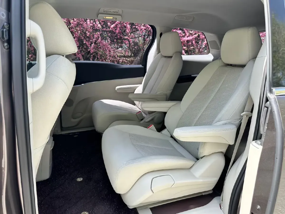 2023 Buick GL8 2.0T 237HP L4 9AT,autocango,china used car exporter,china ev exporter,chinese used car exporter,chinese used ev exporter