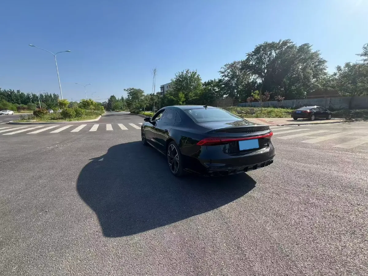 2024 Audi A7L 2.0T 245HP L4 7DCT,autocango,china used car exporter,china ev exporter,chinese used car exporter,chinese used ev exporter