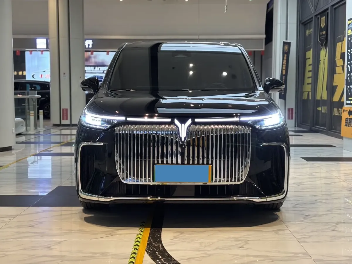 2025 Voyah Dream 1.5T 150HP L4 PHEV 41.7KWH,autocango,china used car exporter,china ev exporter,chinese used car exporter,chinese used ev exporter