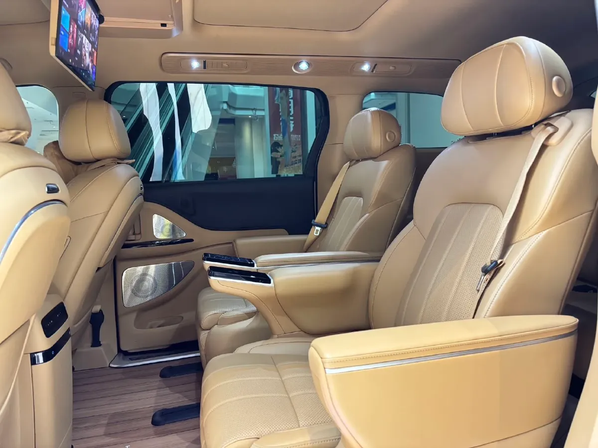 2025 Voyah Dream 1.5T 150HP L4 PHEV 41.7KWH,autocango,china used car exporter,china ev exporter,chinese used car exporter,chinese used ev exporter