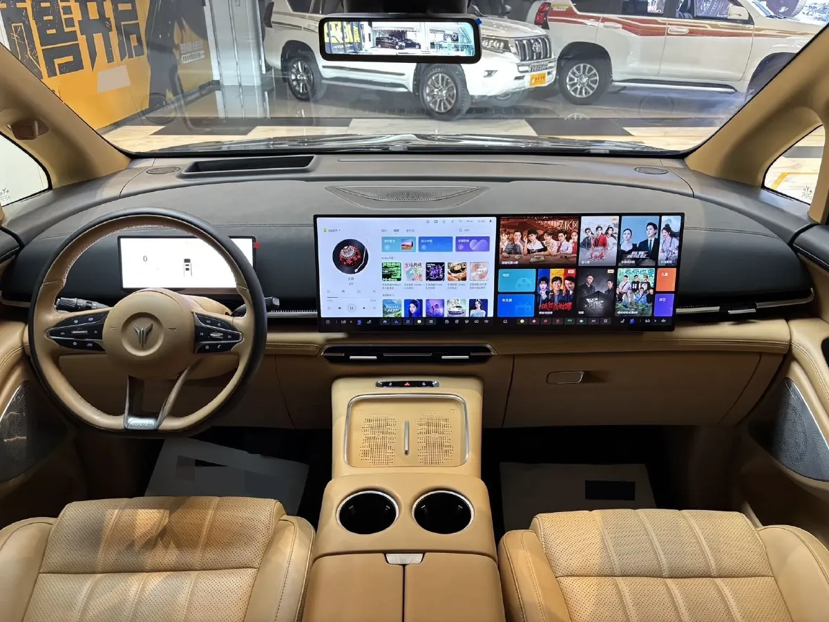 2025 Voyah Dream 1.5T 150HP L4 PHEV 41.7KWH,autocango,china used car exporter,china ev exporter,chinese used car exporter,chinese used ev exporter