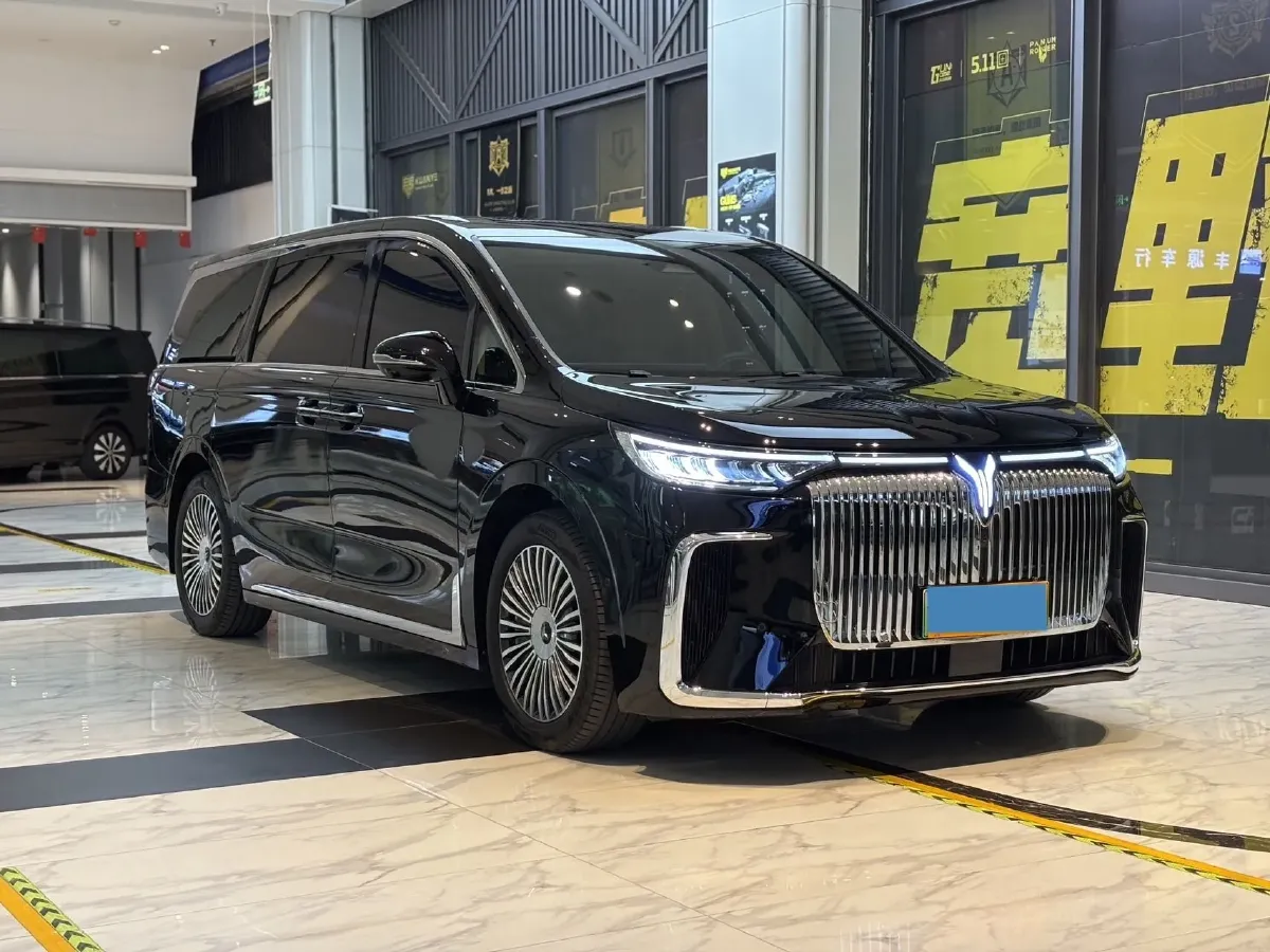 2025 Voyah Dream 1.5T 150HP L4 PHEV 41.7KWH,autocango,china used car exporter,china ev exporter,chinese used car exporter,chinese used ev exporter
