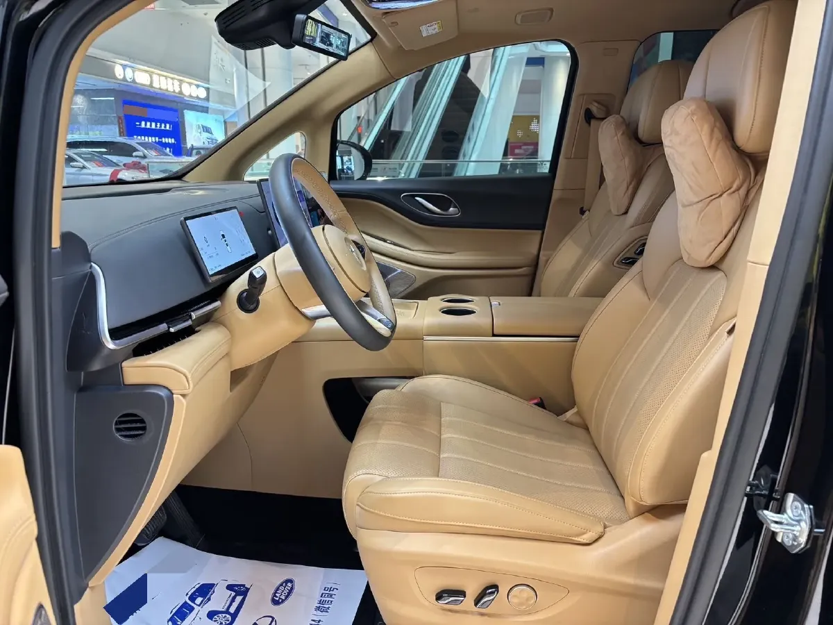 2025 Voyah Dream 1.5T 150HP L4 PHEV 41.7KWH,autocango,china used car exporter,china ev exporter,chinese used car exporter,chinese used ev exporter