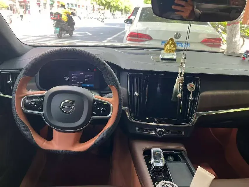 2024 Volvo S90 2.0T 250HP L4 8AT,autocango,china used car exporter,china ev exporter,chinese used car exporter,chinese used ev exporter