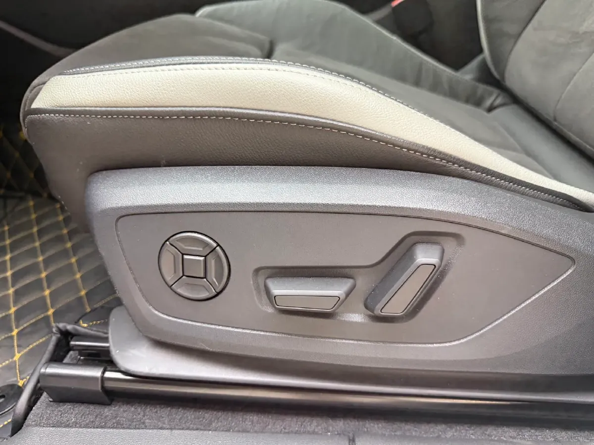 2023 Audi Q3 1.4T 150HP L4 7DCT,autocango,china used car exporter,china ev exporter,chinese used car exporter,chinese used ev exporter