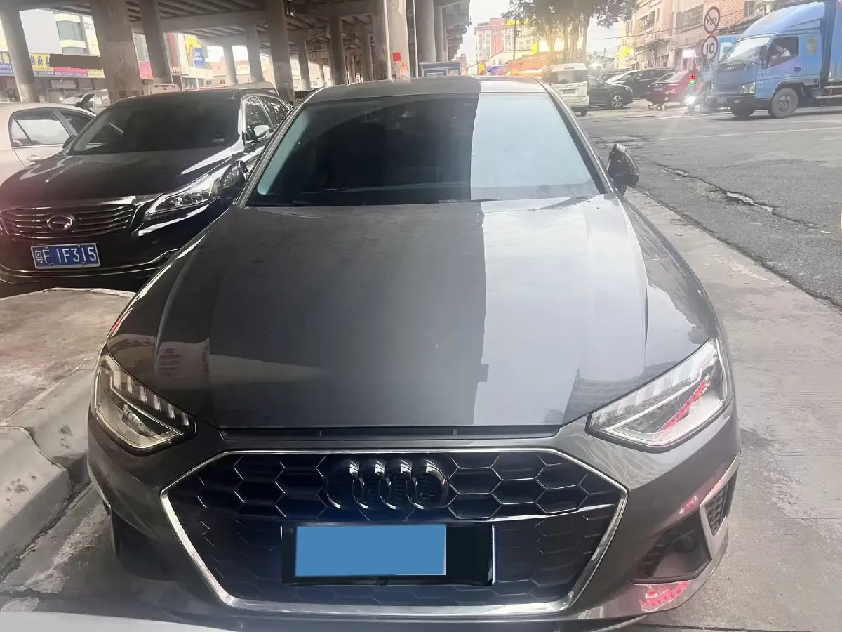 2025 Audi A4L 2.0T 190HP L4 7DCT,autocango,china used car exporter,china ev exporter,chinese used car exporter,chinese used ev exporter