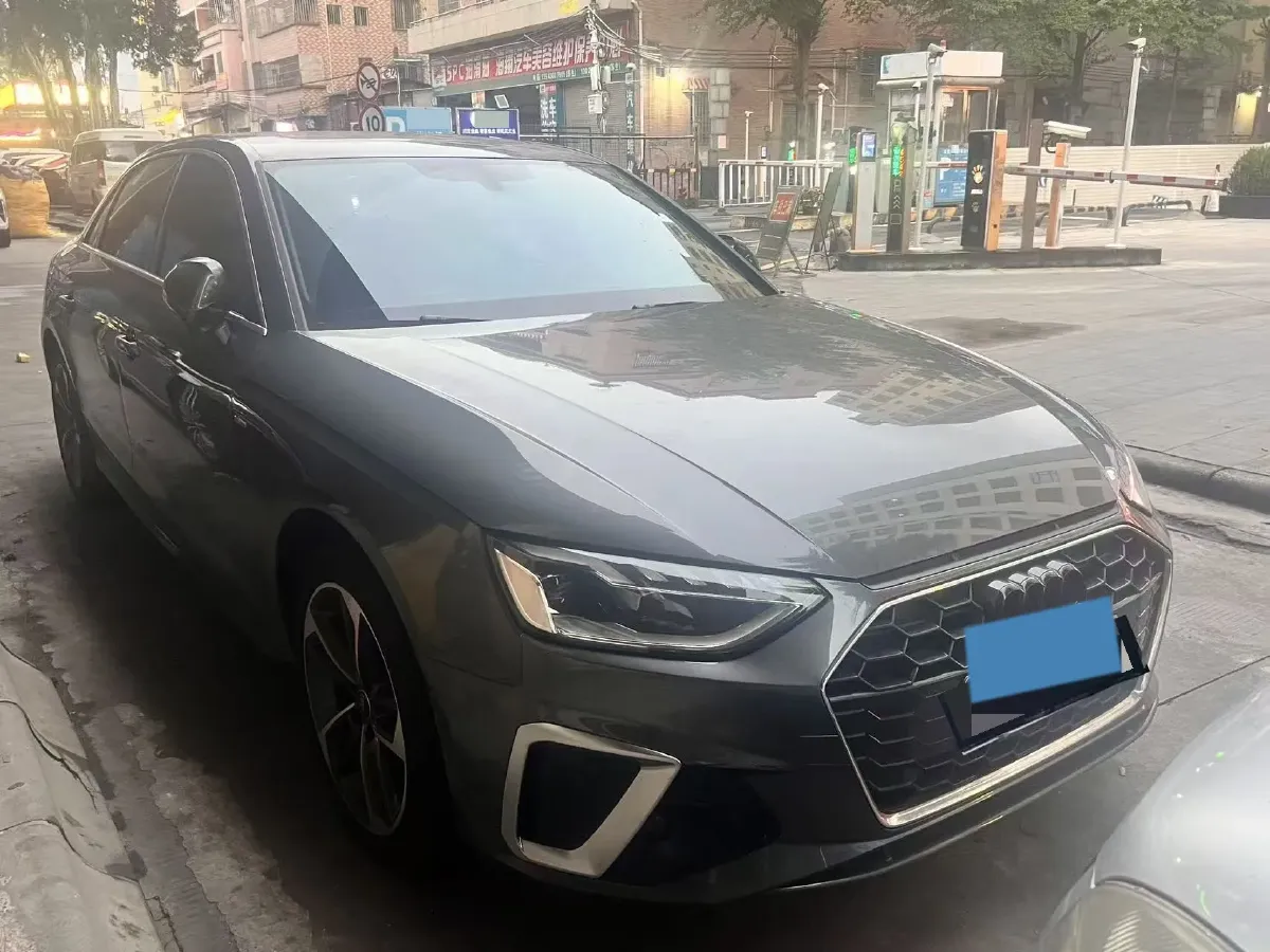 2025 Audi A4L 2.0T 190HP L4 7DCT,autocango,china used car exporter,china ev exporter,chinese used car exporter,chinese used ev exporter