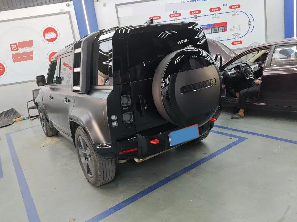 2024 Land Rover Defender 3.0T 400HP L6 8AT,autocango,china used car exporter,china ev exporter,chinese used car exporter,chinese used ev exporter