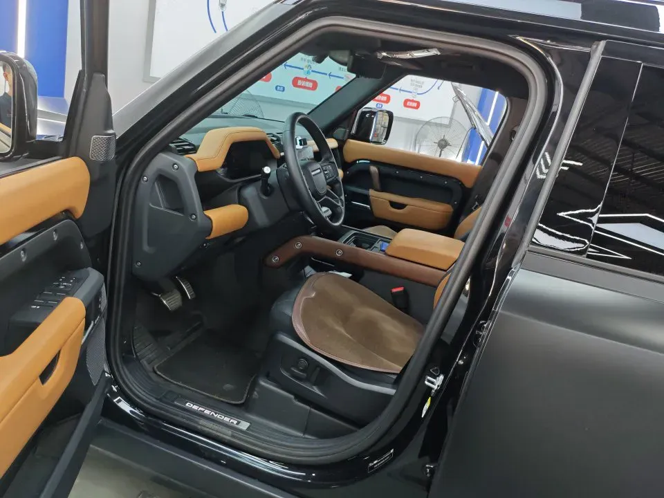 2024 Land Rover Defender 3.0T 400HP L6 8AT,autocango,china used car exporter,china ev exporter,chinese used car exporter,chinese used ev exporter