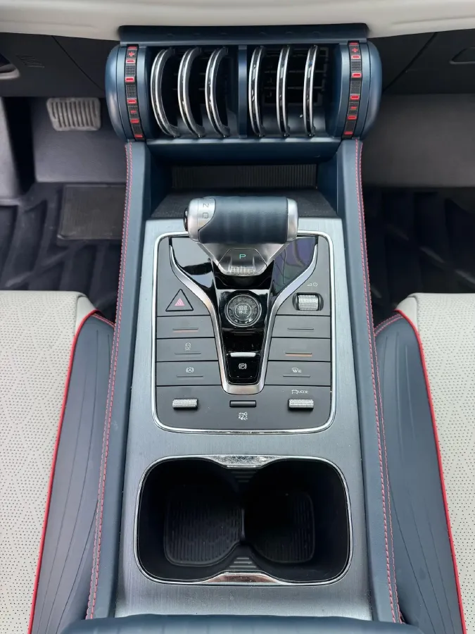 2022 Roewe RX5 MAX 1.5T 181HP L4 6AT,autocango,china used car exporter,china ev exporter,chinese used car exporter,chinese used ev exporter