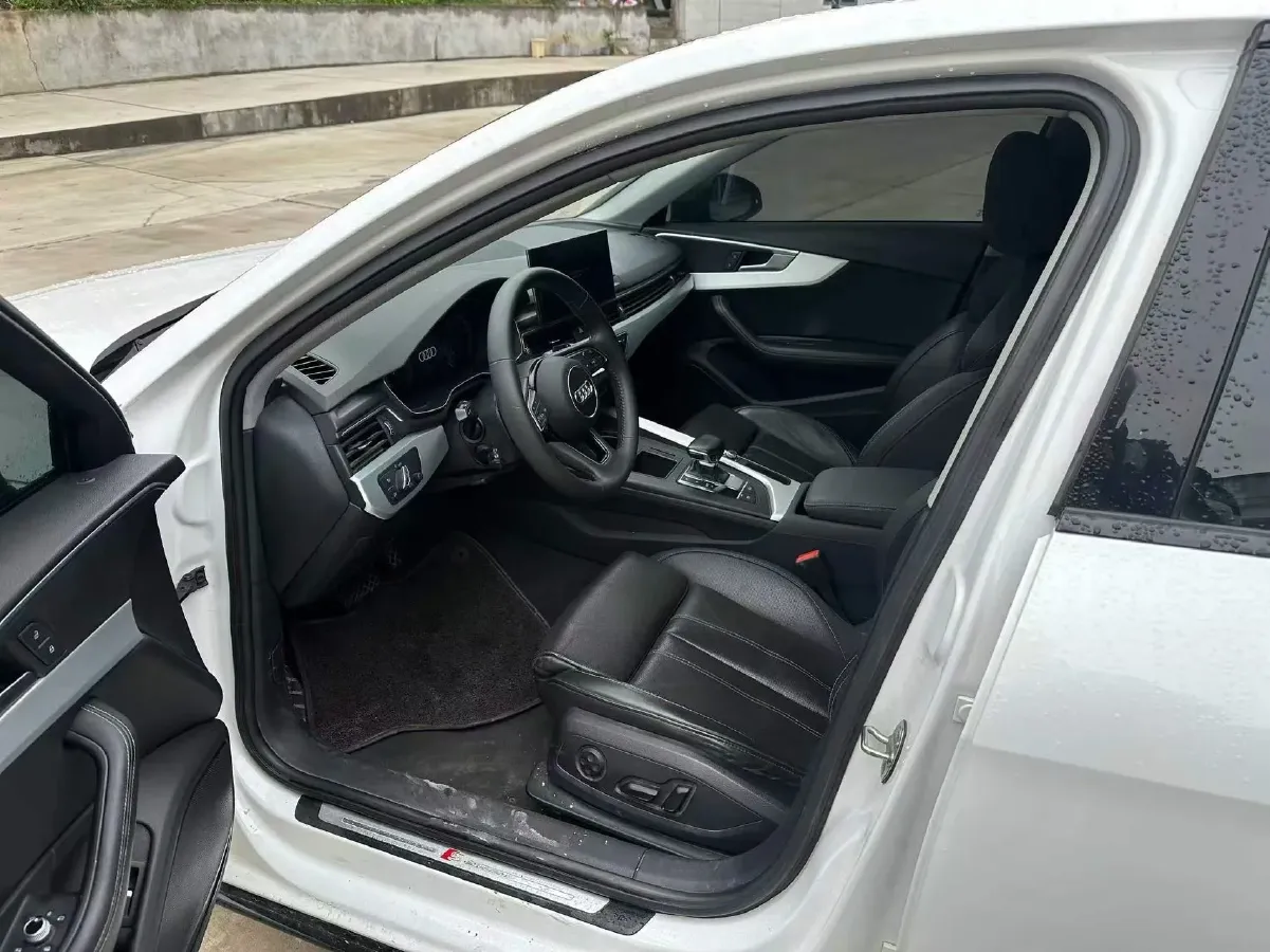 2022 Audi A4L 2.0T 190HP L4 7DCT,autocango,china used car exporter,china ev exporter,chinese used car exporter,chinese used ev exporter