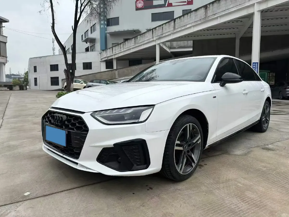2022 Audi A4L 2.0T 190HP L4 7DCT,autocango,china used car exporter,china ev exporter,chinese used car exporter,chinese used ev exporter