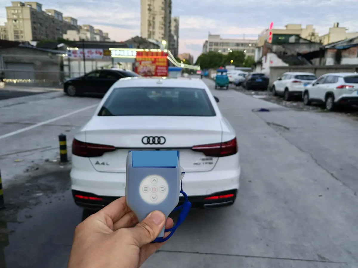 2022 Audi A4L 2.0T 190HP L4 7DCT,autocango,china used car exporter,china ev exporter,chinese used car exporter,chinese used ev exporter
