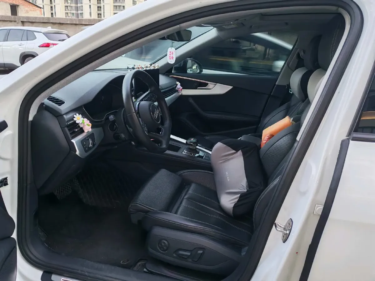 2022 Audi A4L 2.0T 190HP L4 7DCT,autocango,china used car exporter,china ev exporter,chinese used car exporter,chinese used ev exporter