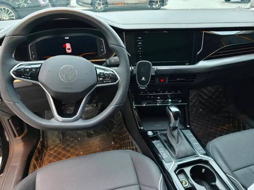 2024 Volkswagen Passat 2.0T 220HP L4 7DCT,autocango,china used car exporter,china ev exporter,chinese used car exporter,chinese used ev exporter