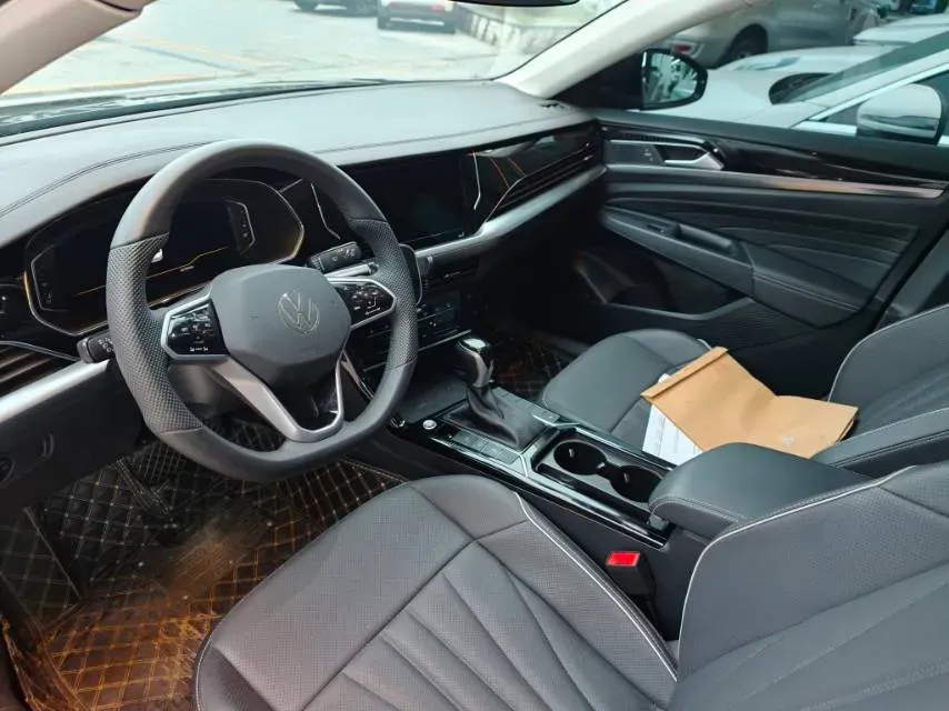2024 Volkswagen Passat 2.0T 220HP L4 7DCT,autocango,china used car exporter,china ev exporter,chinese used car exporter,chinese used ev exporter