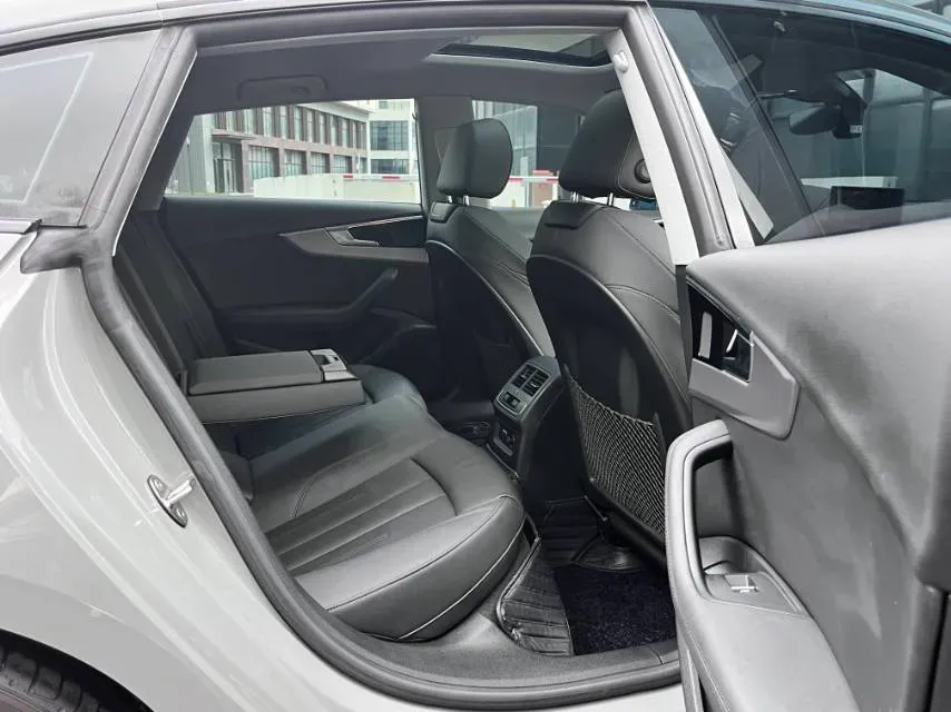 2022 Audi A5 2.0T 204HP L4 7DCT,autocango,china used car exporter,china ev exporter,chinese used car exporter,chinese used ev exporter