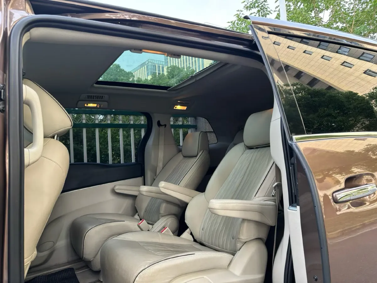 2022 Buick GL8 2.0T 237HP L4 9AT,autocango,china used car exporter,china ev exporter,chinese used car exporter,chinese used ev exporter
