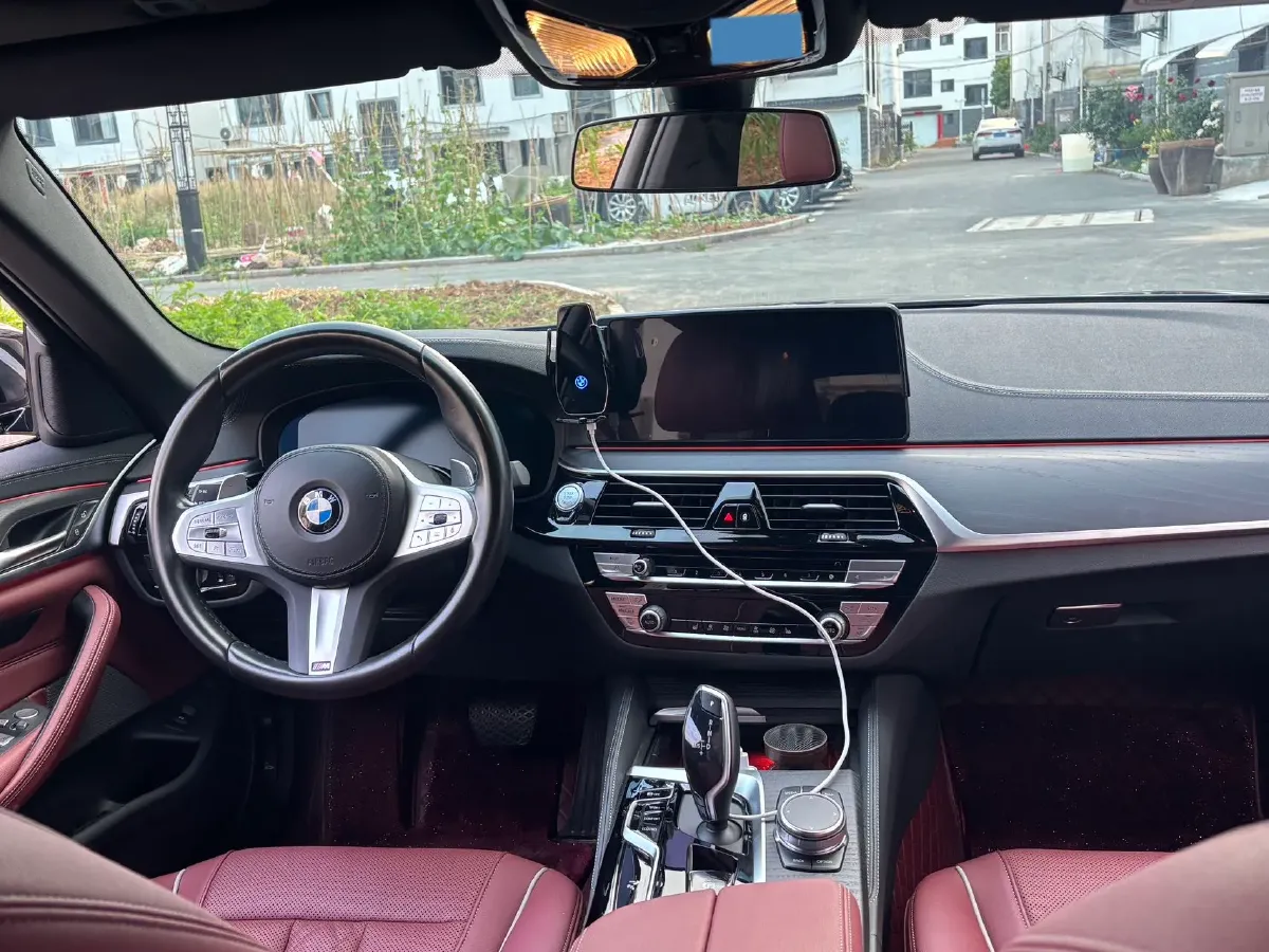 2023 BMW 5 Series 2.0T 245HP L4 8AT,autocango,china used car exporter,china ev exporter,chinese used car exporter,chinese used ev exporter