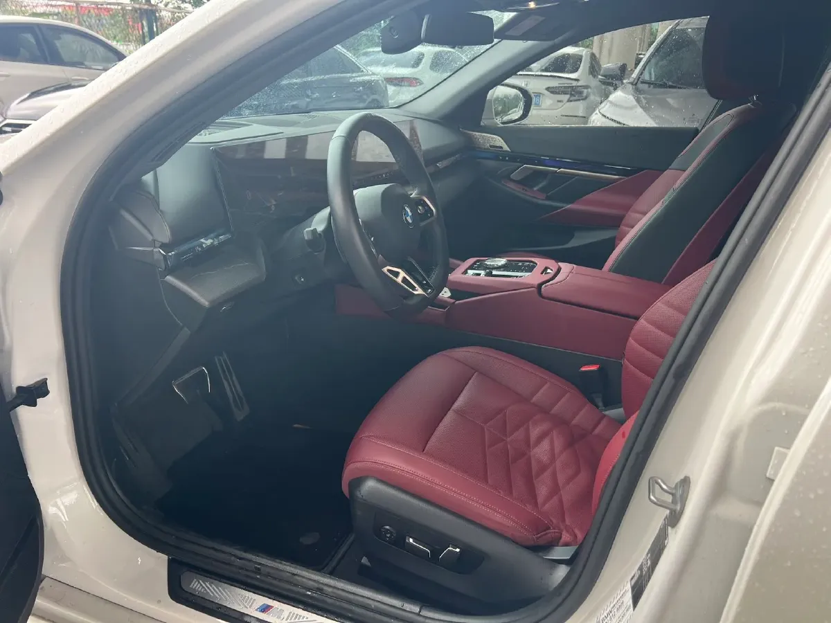 2024 BMW 5 Series 2.0T 258HP L4 8AT,autocango,china used car exporter,china ev exporter,chinese used car exporter,chinese used ev exporter