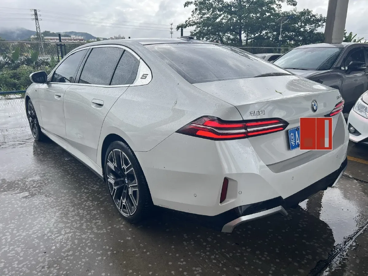 2024 BMW 5 Series 2.0T 258HP L4 8AT,autocango,china used car exporter,china ev exporter,chinese used car exporter,chinese used ev exporter