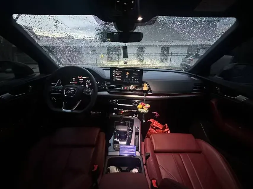 2024 Audi Q5L 2.0T 245HP L4 7DCT,autocango,china used car exporter,china ev exporter,chinese used car exporter,chinese used ev exporter