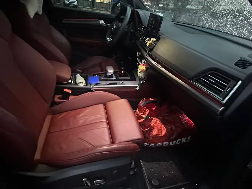 2024 Audi Q5L 2.0T 245HP L4 7DCT,autocango,china used car exporter,china ev exporter,chinese used car exporter,chinese used ev exporter