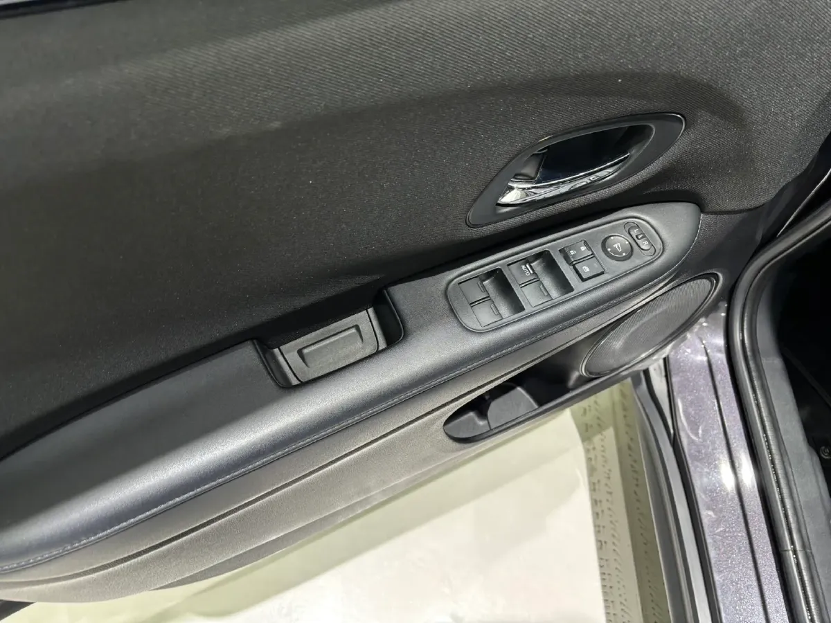 2022 Honda Vezel 1.5L 131HP L4 CVT,autocango,china used car exporter,china ev exporter,chinese used car exporter,chinese used ev exporter