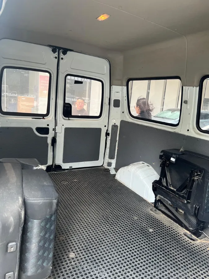 2023 MAXUS XinTu V80 2.0T 139HP L4 6MT,autocango,china used car exporter,china ev exporter,chinese used car exporter,chinese used ev exporter