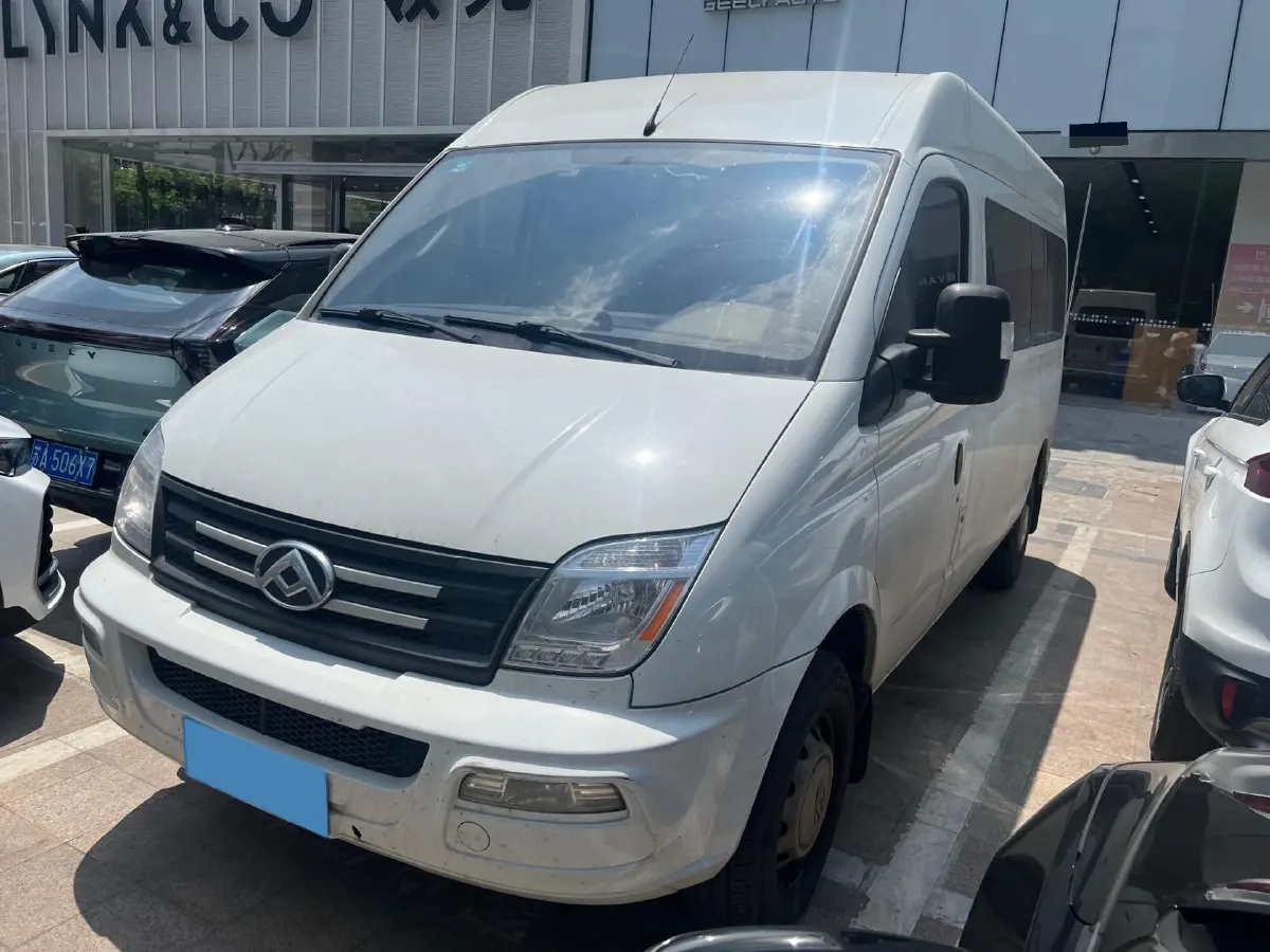 2023 MAXUS XinTu V80 2.0T 139HP L4 6MT,autocango,china used car exporter,china ev exporter,chinese used car exporter,chinese used ev exporter