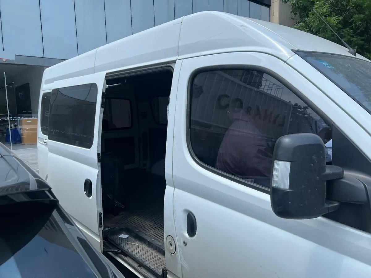 2023 MAXUS XinTu V80 2.0T 139HP L4 6MT,autocango,china used car exporter,china ev exporter,chinese used car exporter,chinese used ev exporter