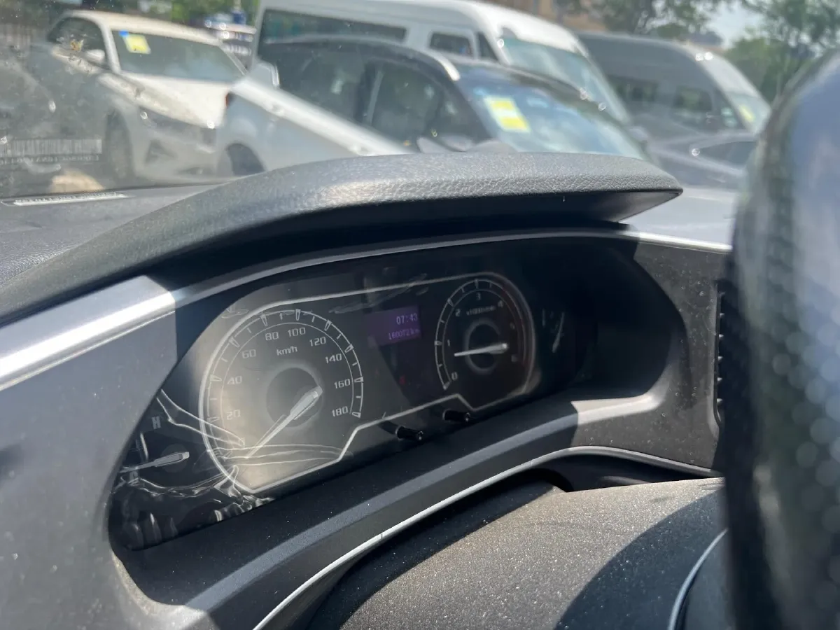 2023 MAXUS XinTu V80 2.0T 139HP L4 6MT,autocango,china used car exporter,china ev exporter,chinese used car exporter,chinese used ev exporter