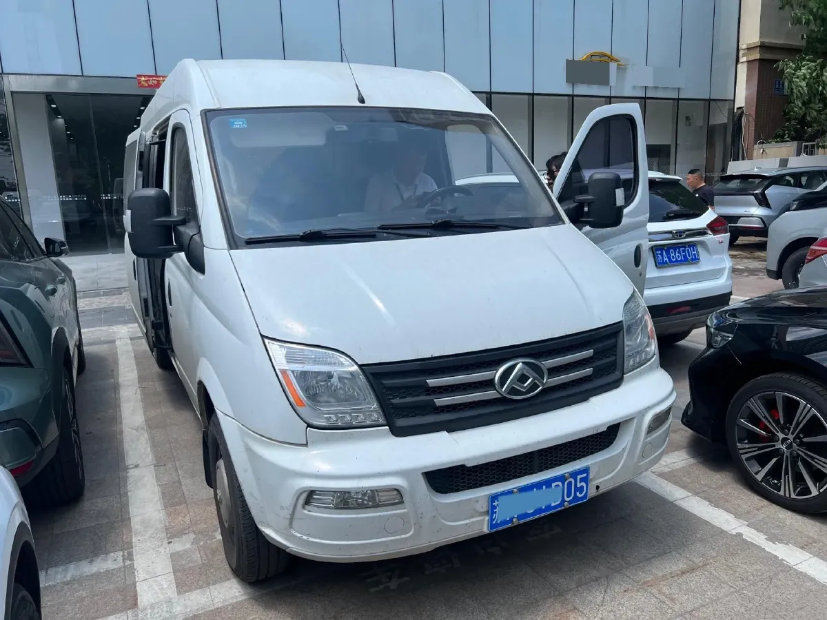 2023 MAXUS XinTu V80 2.0T 139HP L4 6MT,autocango,china used car exporter,china ev exporter,chinese used car exporter,chinese used ev exporter